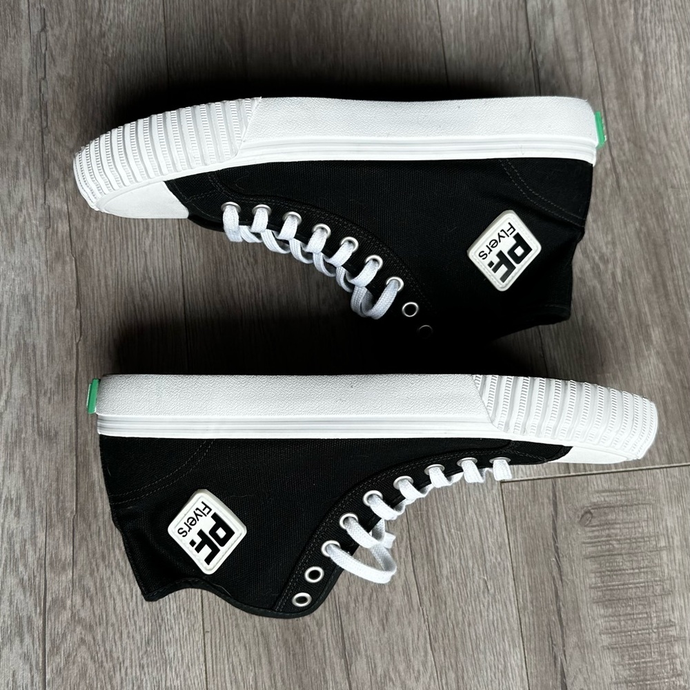 MINT CONDITION: PF Flyers CENTER HI DIAMOND - M/7.5 W/9